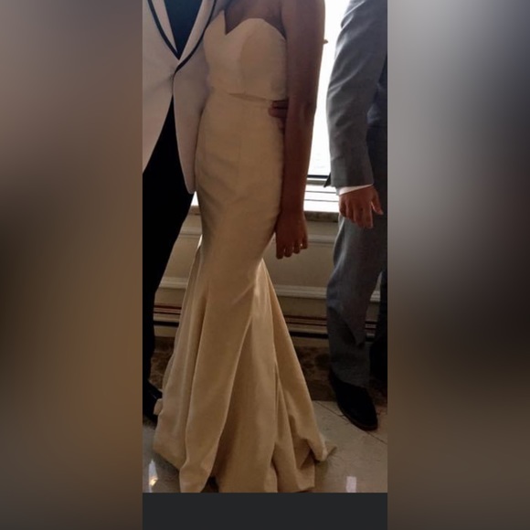 Dress - Picture 1 of 6
